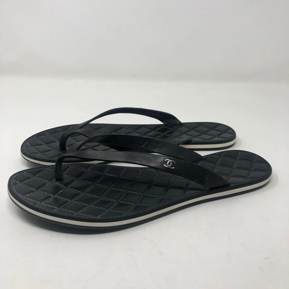 Chanel Quilted Leather Flip Flops 40 EU 9 US Black CC Logo Thong Sandals